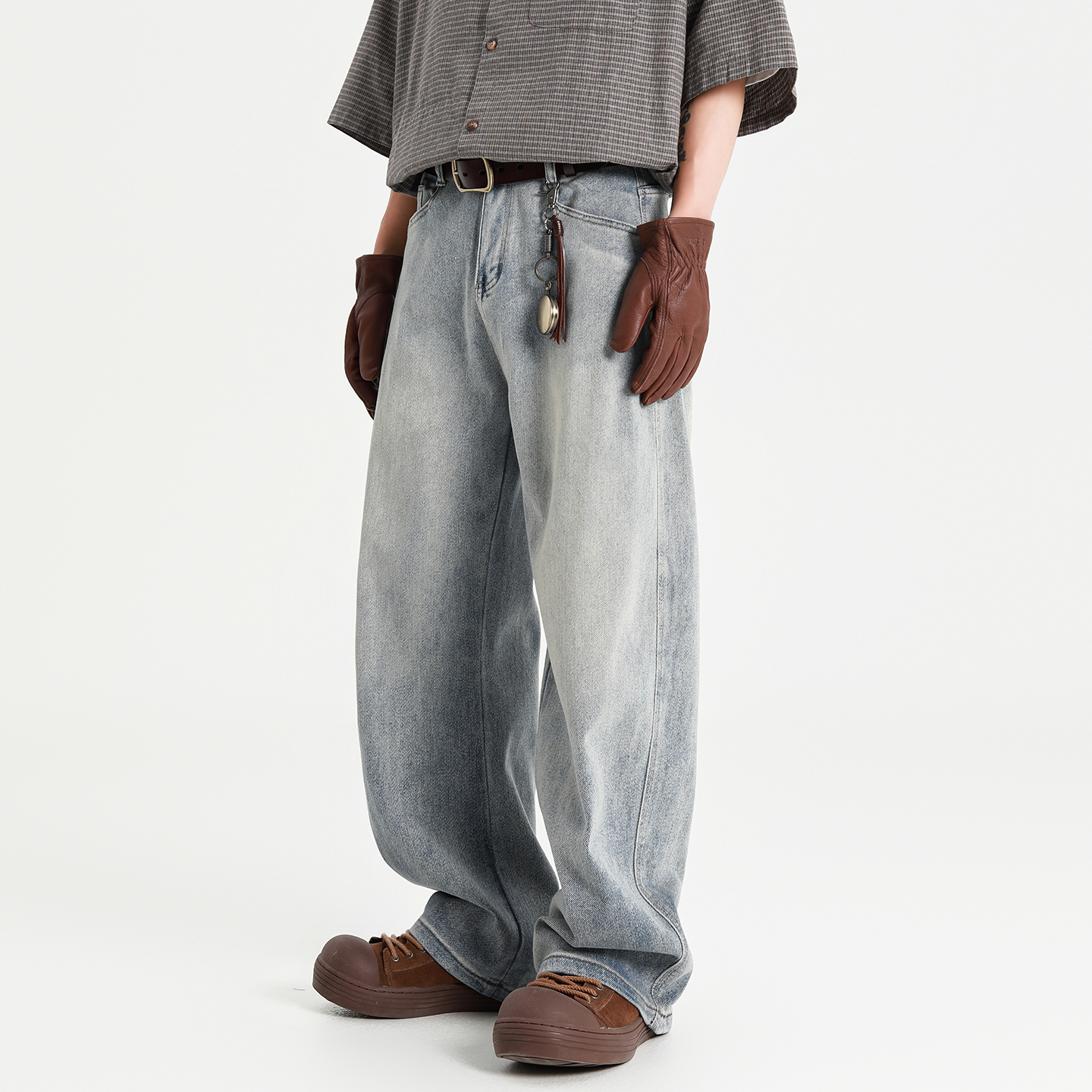 浅蓝做旧水洗微弹显瘦直筒牛仔裤