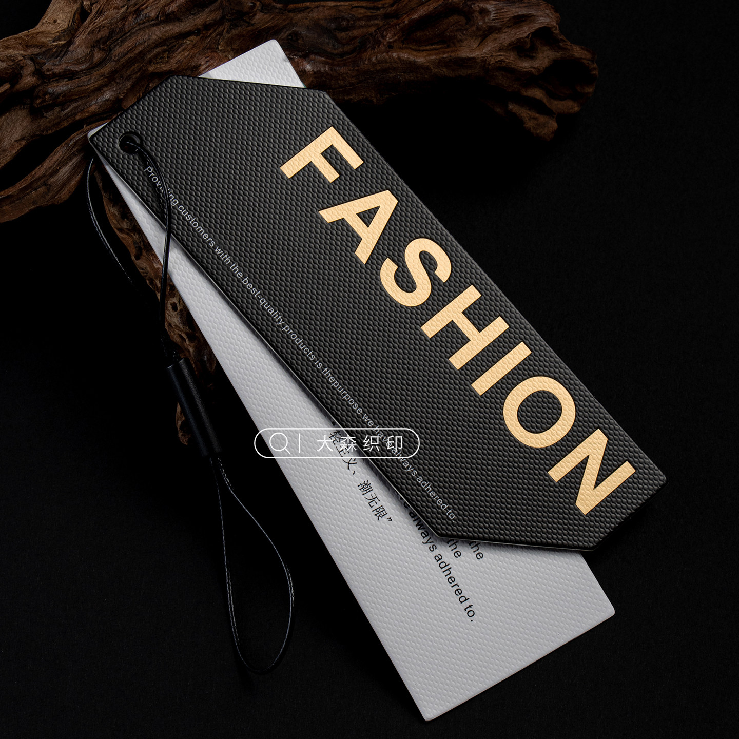 高档吊牌定制网红风烫金服装标签印刷LOGO定做特种纸定做轻奢小众
