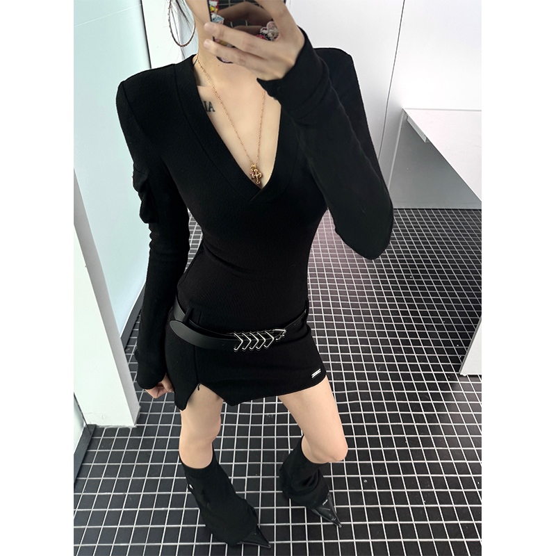 IAMCPLUS 黑色紧身辣妹美式v领修身长袖针织连衣裙女内搭打底秋冬