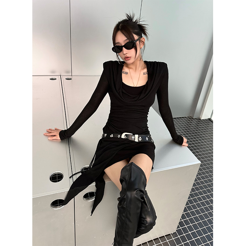 IAMC PLUS 设计感荡领不规则下摆包臀黑色辣妹连衣裙内搭打底秋冬