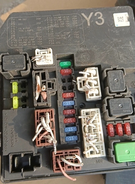 适配日产轩逸新能源车机舱保险盒284B7-1YP0A原装拆车编程维修