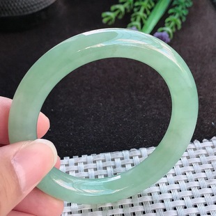 9.7 缅甸A货翡翠52 9.5老坑冰胶甜绿满绿圆条手镯 假一赔十