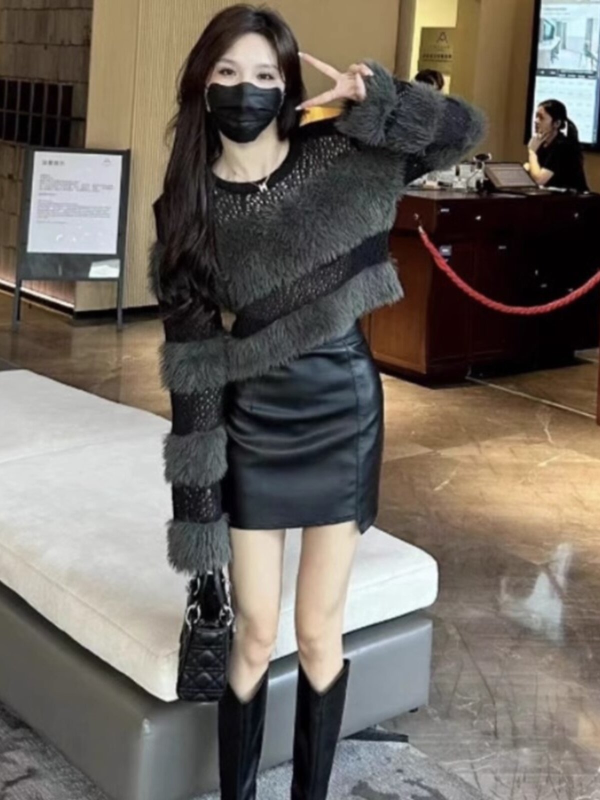 高级感拼接镂空毛衣女秋冬2025新款一字肩纯欲针织打底衫软糯性感
