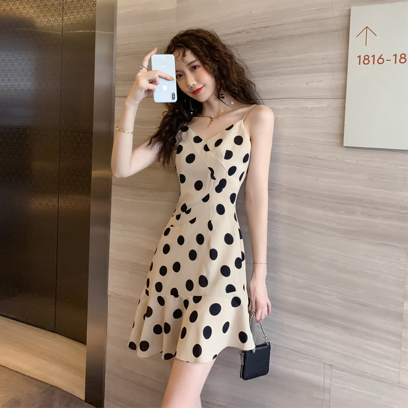 法式连衣裙女夏季2022新款裙子女韩版时尚气质性感收腰显瘦吊带裙