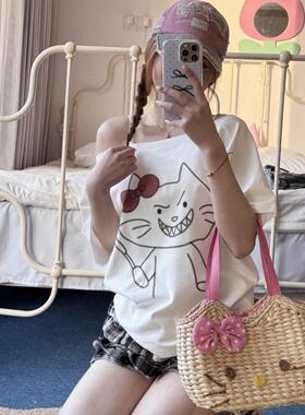 凡他姨【邪恶版KT】搞怪嘻哈小众拿刀kitty印花T恤斜肩短袖纯棉女