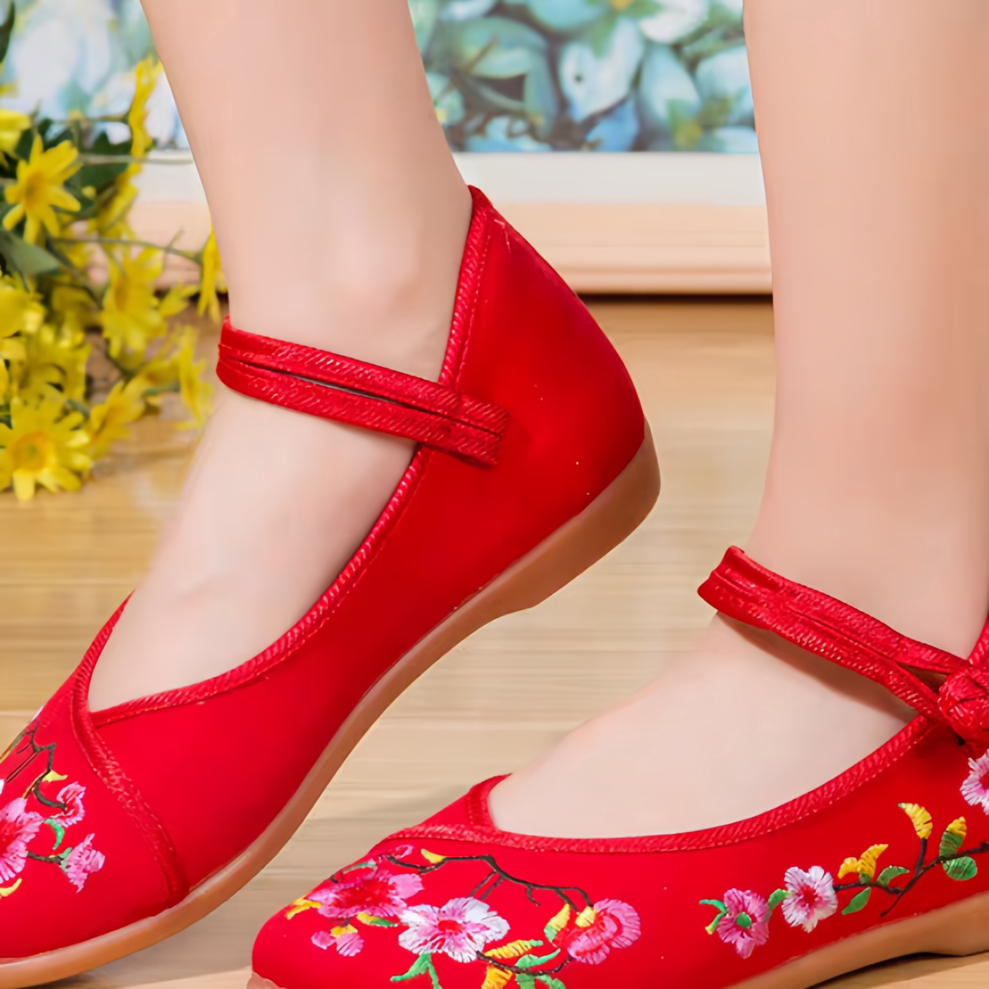 2024春季新款老北京绣花布鞋女平跟软底单鞋牛筋底中老年妈妈鞋