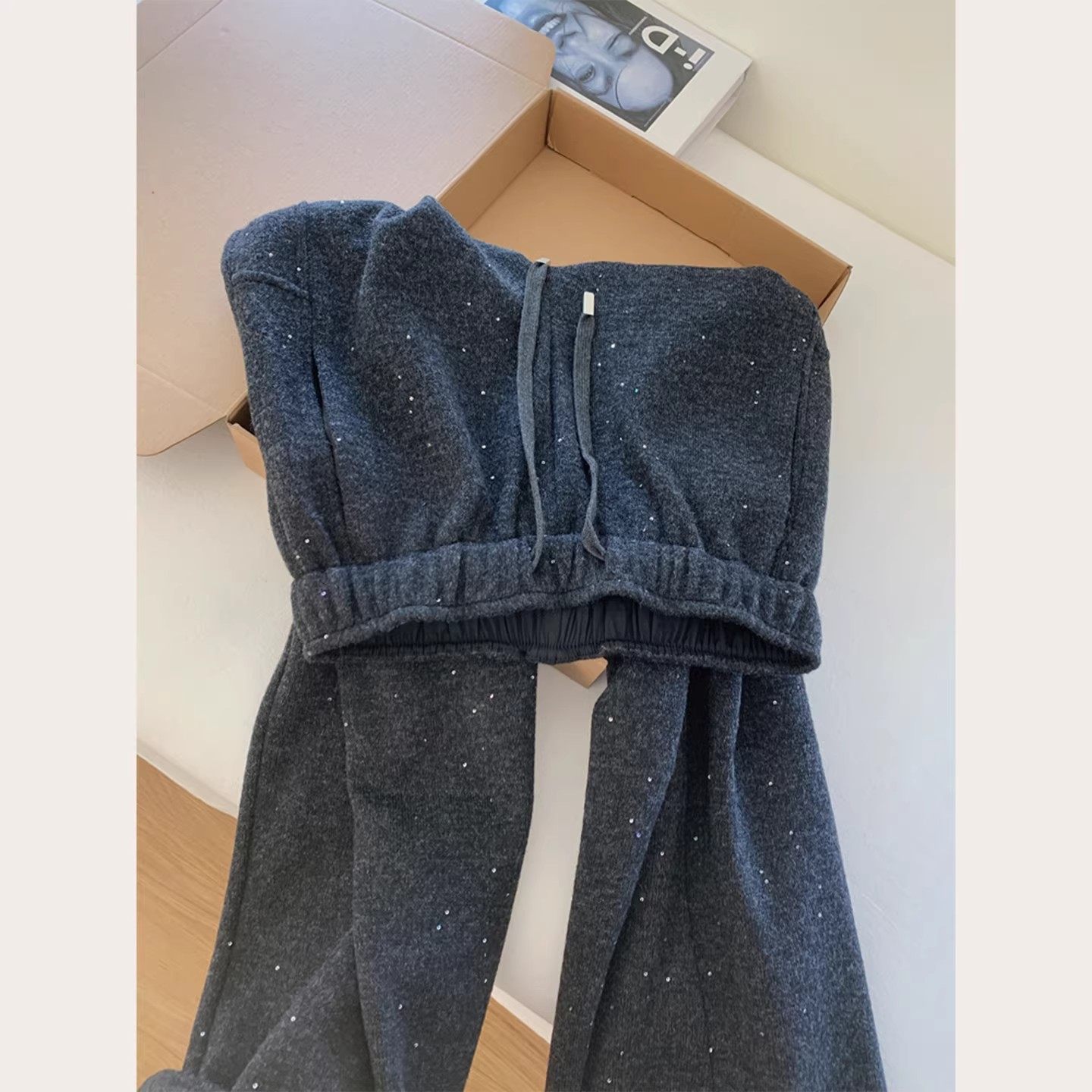 黑灰色满天星烫钻高腰运动卫裤女士2026新款休闲直筒阔腿梧桐裤子 - YueXi Studio出品