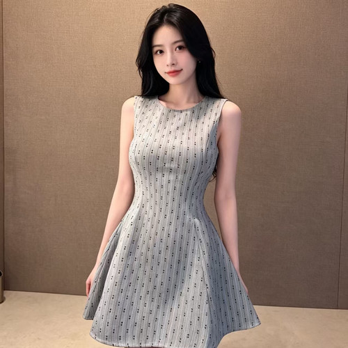 法式印花无袖背心连衣裙女夏大码轻奢简约收腰显瘦蓬蓬A字短裙子
