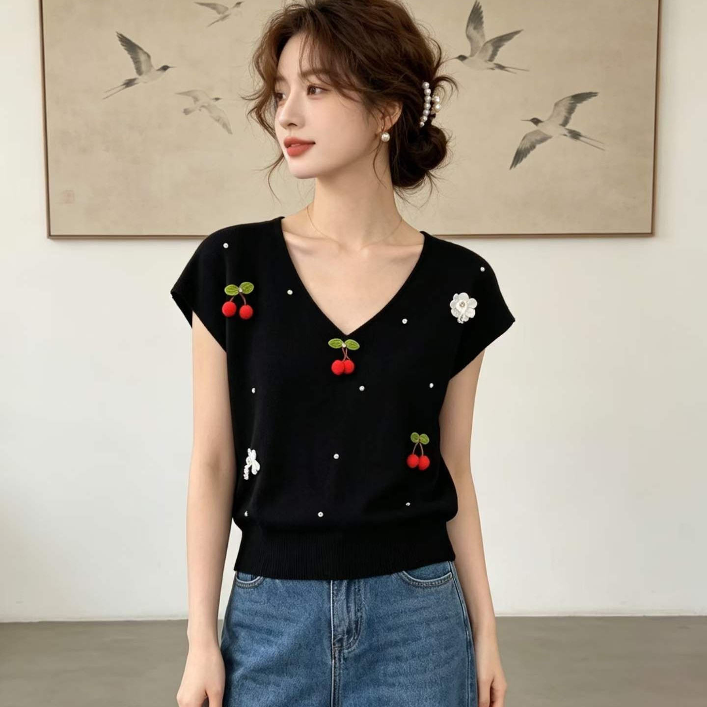 纯欲风V领针织无袖背心女立体樱桃花朵钉珠修身显瘦黑色短款上衣