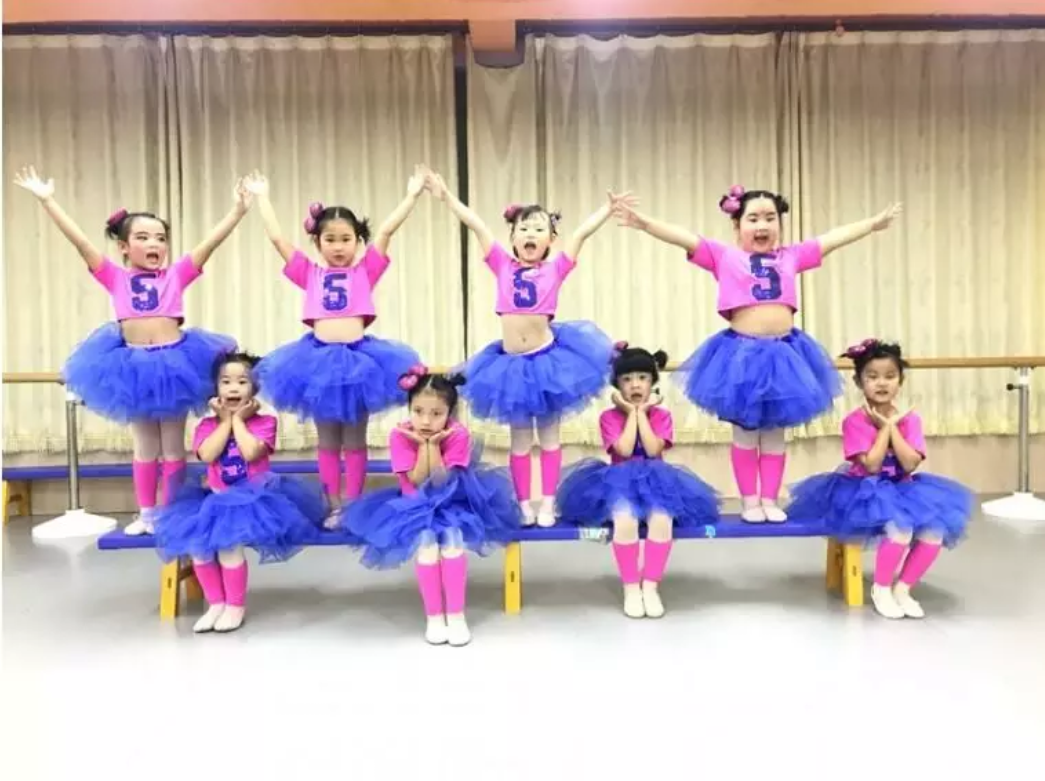 六一儿童演出服快乐舞蹈蓬蓬纱裙女童爵士舞足球宝贝啦啦操服装幼