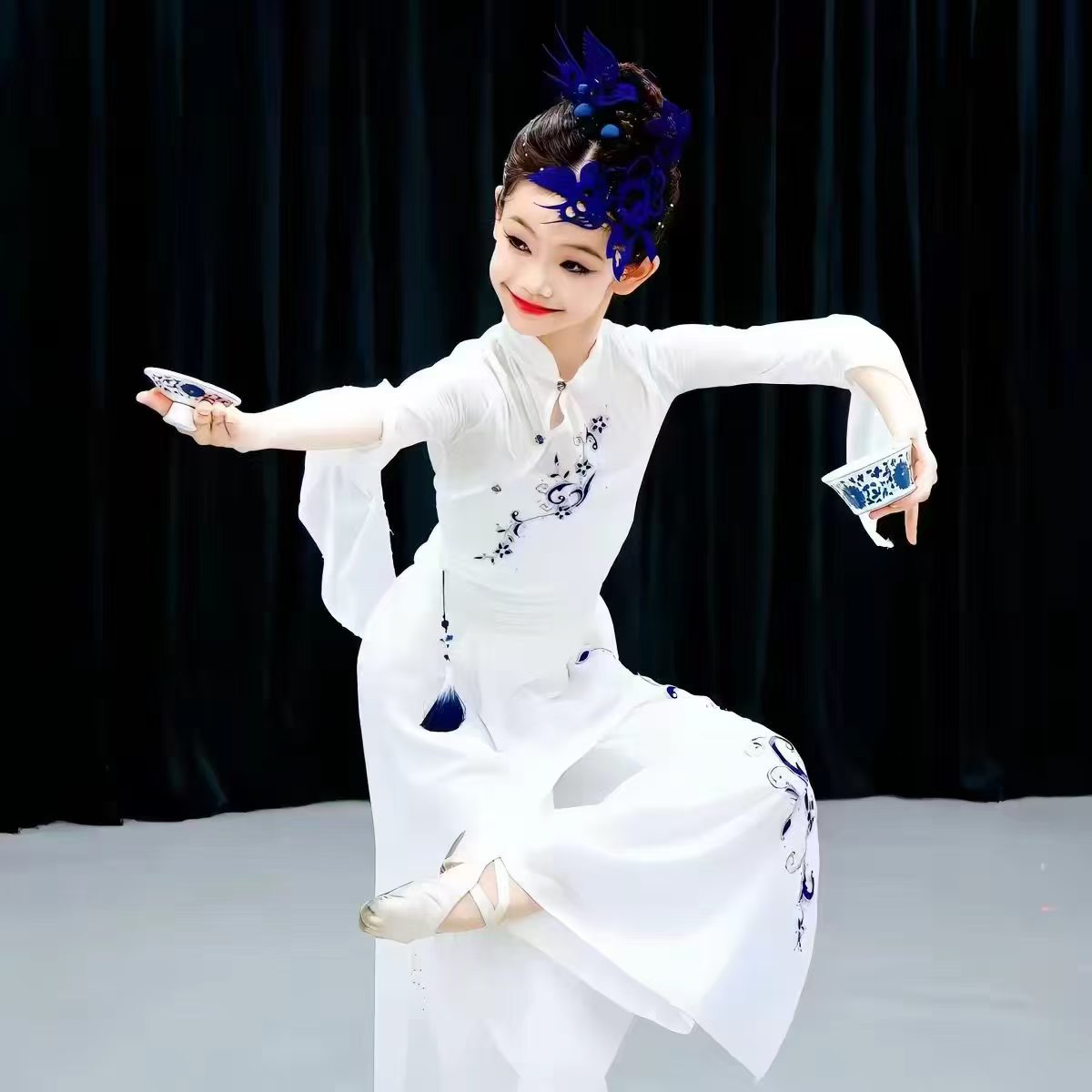 白瓷旋香茶盏流香独舞服装演出服