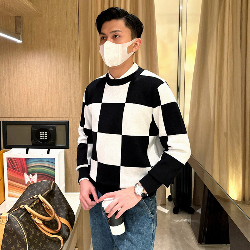 复古英伦风黑白撞色修身圆领毛衣男秋冬时尚棋盘格内搭针织衫男款
