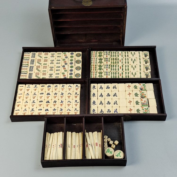 日本回流竹背麻将。竹骨老麻将麻雀牌。骨面竹背骨质镶嵌。