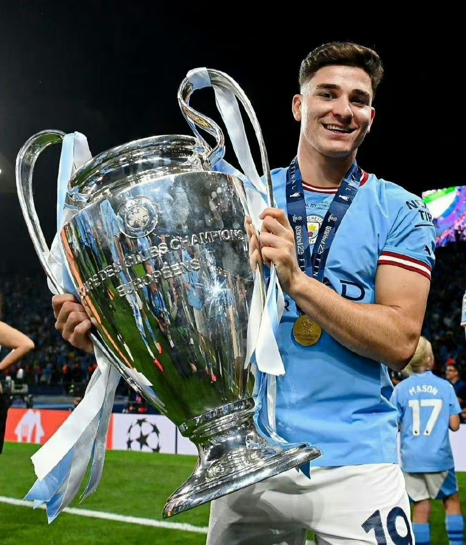 2023曼城欧冠奖杯模型纪念品大耳朵杯圣伯莱德杯足球球迷用品