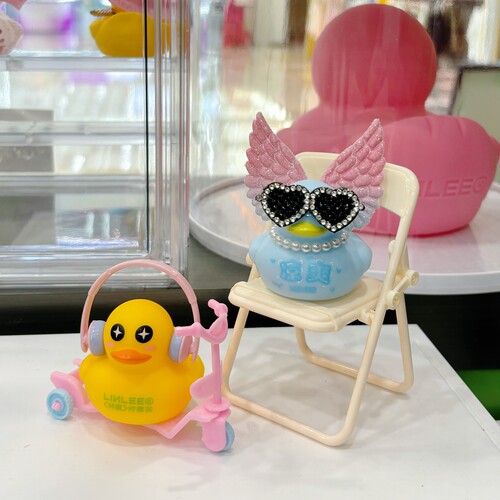 林里小黄鸭滑板车休闲椅鸭鸭公主鸭玩具周边