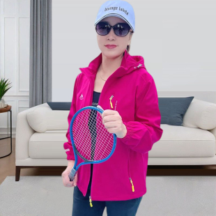 春秋外套女士冲锋衣短款 户外登山服休闲上衣 可拆卸帽中年妈妈大码