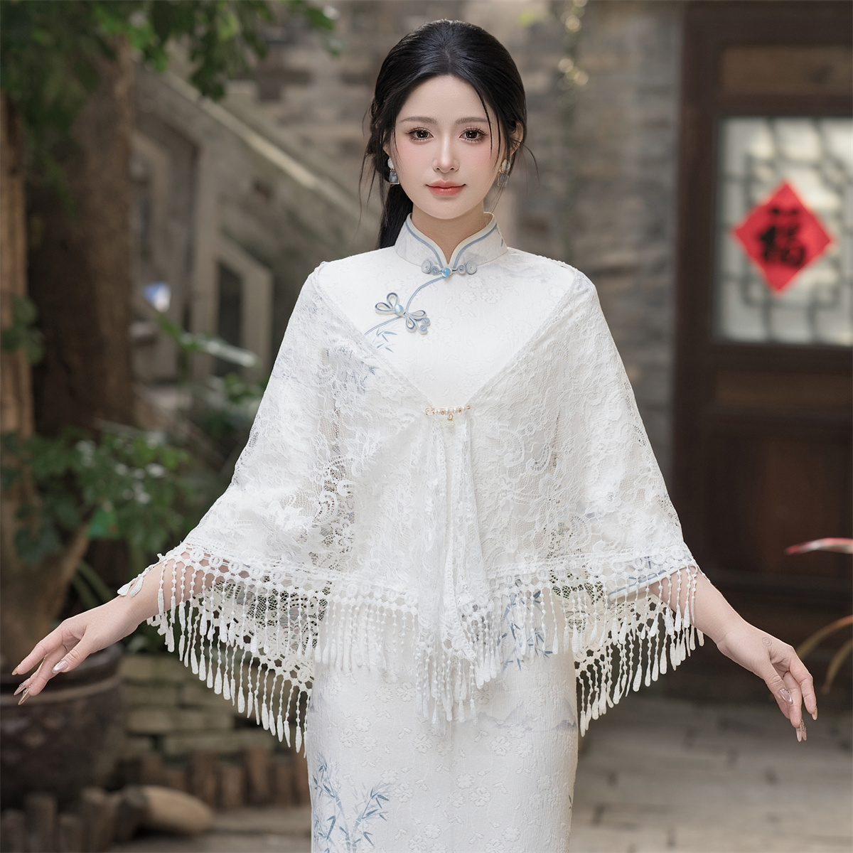艳莲2025薄款春夏季披肩新款新娘结婚简约短款白色披肩外搭斗篷白