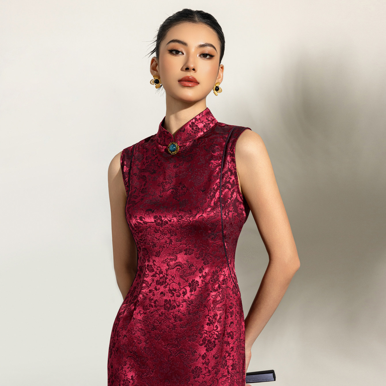 新中式提花无袖龙纹旗袍伴娘服