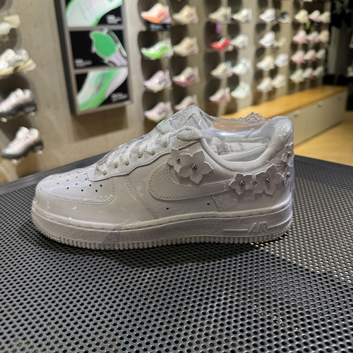 耐克AF1女款小白板鞋休闲运动