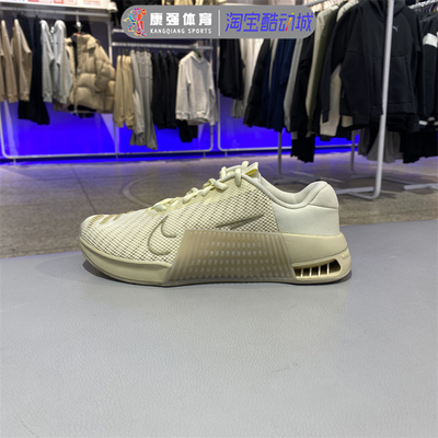 时尚透气防滑减震运动跑步鞋