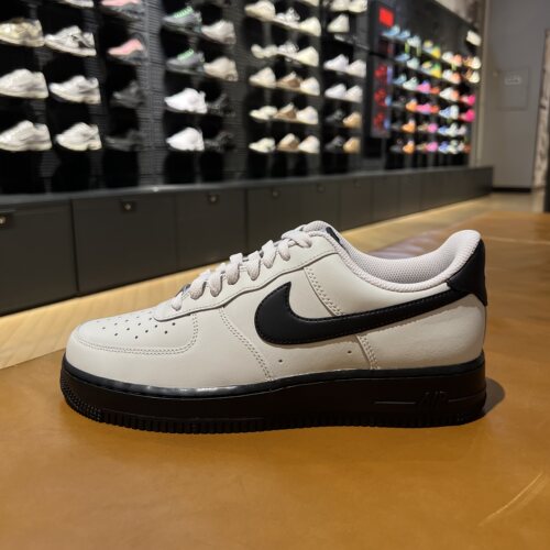 耐克AF1男低帮牛皮橡胶板鞋