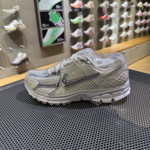 耐克ZoomVomero5女款老爹鞋