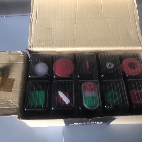 议价奥拓尼克斯按钮指示灯样品
