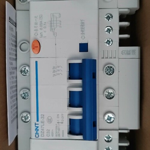 议价工程剩余全新正泰DZ47LE-32 3P漏保C32A，一盒