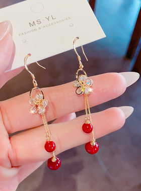 精致小巧红色珍珠耳环轻奢高级感锆石雏菊花朵耳饰无需耳洞耳夹女