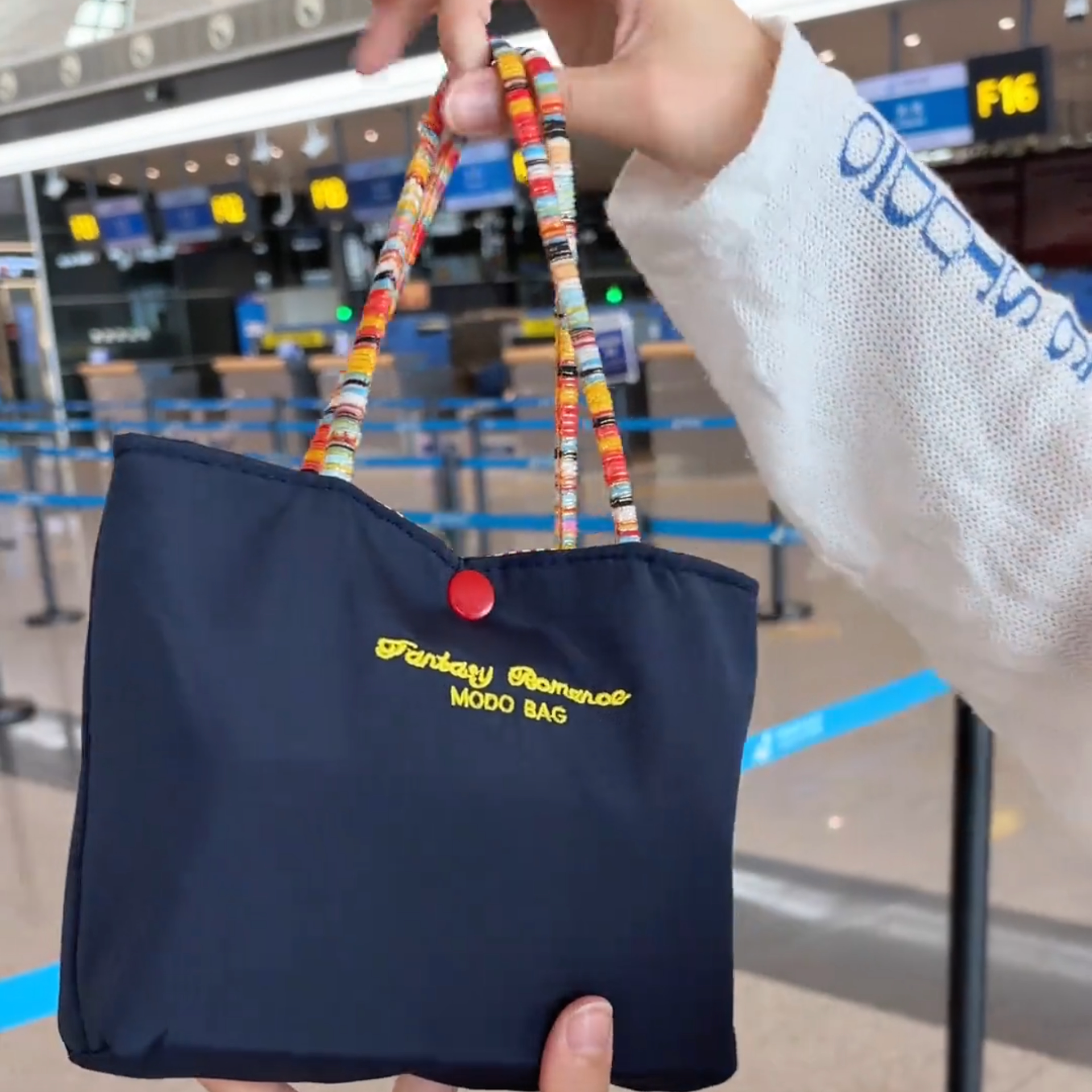 手提包斜挎包女款爆款2025新款小包女款爆款2025新款化妆包轻奢