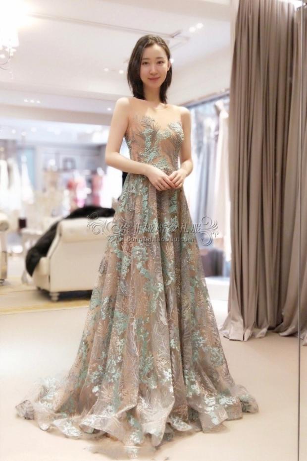 私人定制2018春夏款森林蕾丝奢华A摆一字肩演出礼服宴会派对礼服在类目 女装/女士精品, 婚纱/旗袍/礼服, 礼服/晚装中 - 来自Buy2taobao.com提供专业的淘宝代购服务