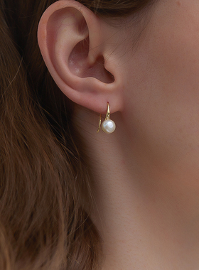 一枝橘 人手一对的淡水珍珠耳环法式简约复古简约高跟鞋耳饰