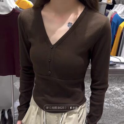 YUAN XI元熙6080-1秋设计感V领纽扣螺纹棉修身显瘦长袖T恤打底衫