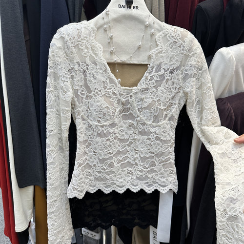 BAI NI ER加绒V领蕾丝带胸垫白色长袖性感打底衫短款修身花边上衣