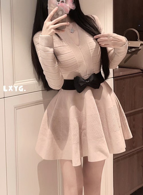 LXYG冬法式名媛V领蝴蝶结针织连衣裙女收腰显瘦晚宴打底蓬蓬短裙