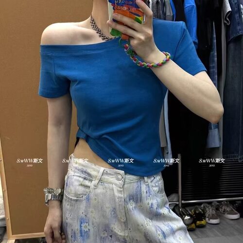 YUAN XI元熙6134-2设计感垫肩辣妹斜领露肩短袖T恤女2026夏短上衣