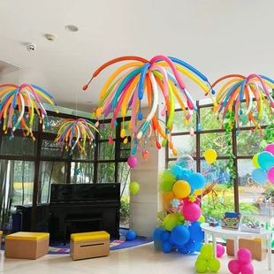 新年元旦教室氛围场景布置幼儿园班级活动装饰品长条烟花气球挂饰