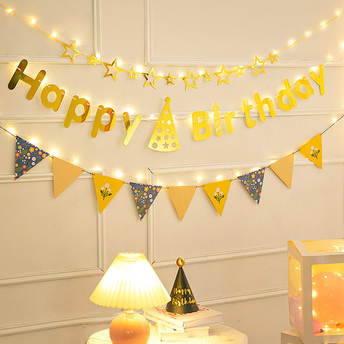 氛围暖灯烫金拉旗轻松布置仪式感