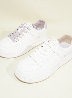 25C66 大码女鞋40-43真皮小白鞋春季新款软底系带休闲鞋女单鞋