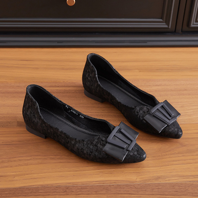 W6185-1羊皮大码单鞋2025秋季新款平底豆豆鞋尖头浅口女鞋