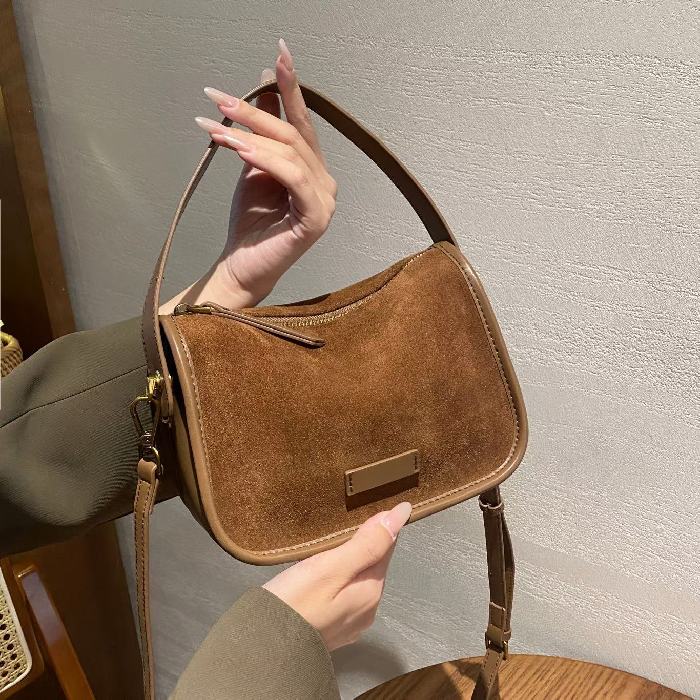 真皮斜挎包女2025新秋冬百搭