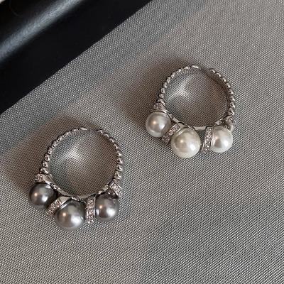 轻奢高级感真多麻灰色珍珠戒指女小众设计钛钢不掉色2025新款爆款