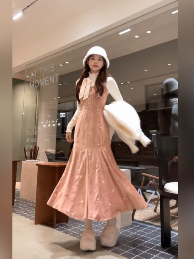 大码温柔纯欲风粉色丝绒吊带鱼尾连衣裙女秋冬内搭修身打底衫套装