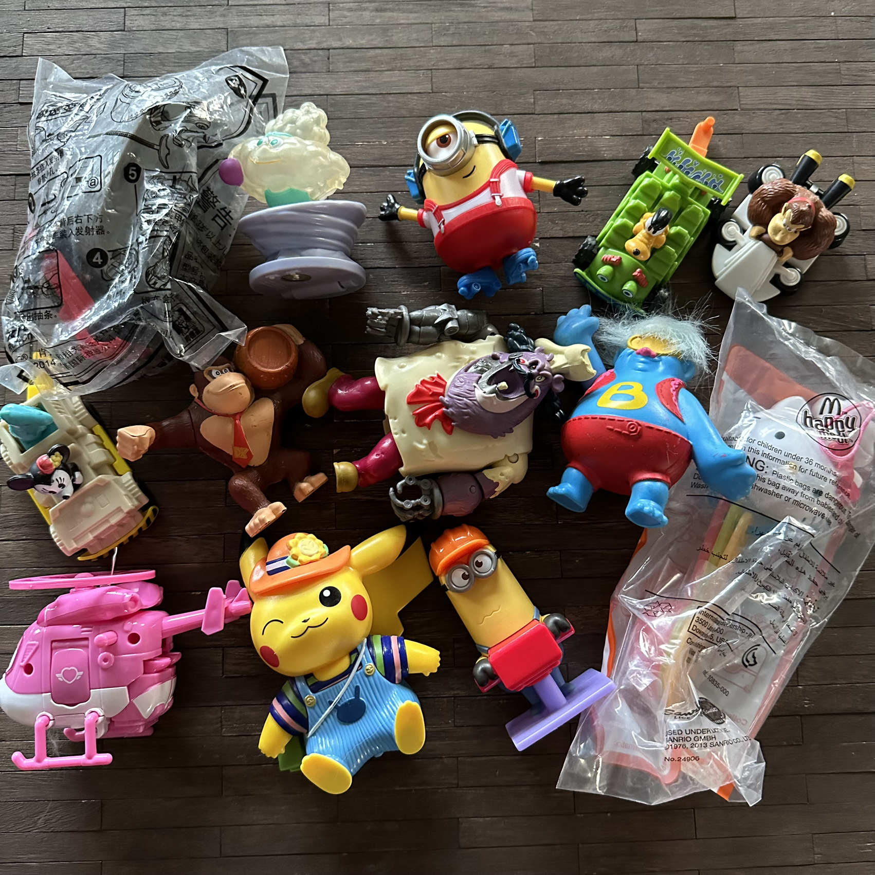 马里奥皮卡丘车子摆件手办