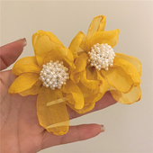 气质绢花珍珠花朵耳钉 春日圆舞曲 法式 高级感夸张显脸小银针耳环