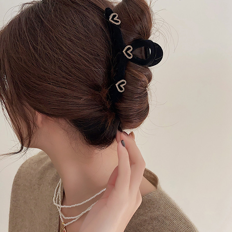 陷入爱情 法式复古镂空爱心丝绒抓夹 轻奢高级感小众设计气质发夹