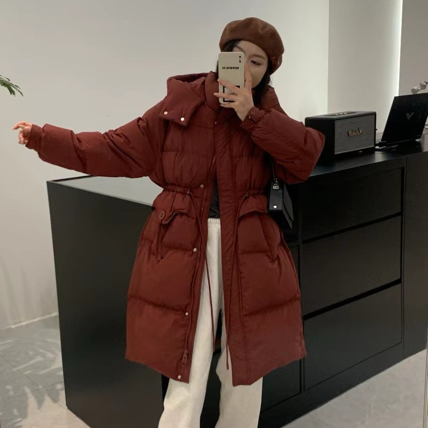 酒红色长款抽绳收腰羽绒服女冬季