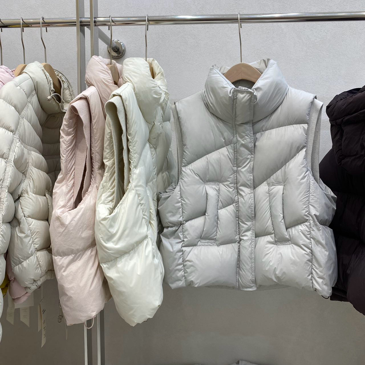 新款羽绒服马甲女韩系高级感泡芙系列立领针织拼接宽松小个子外套