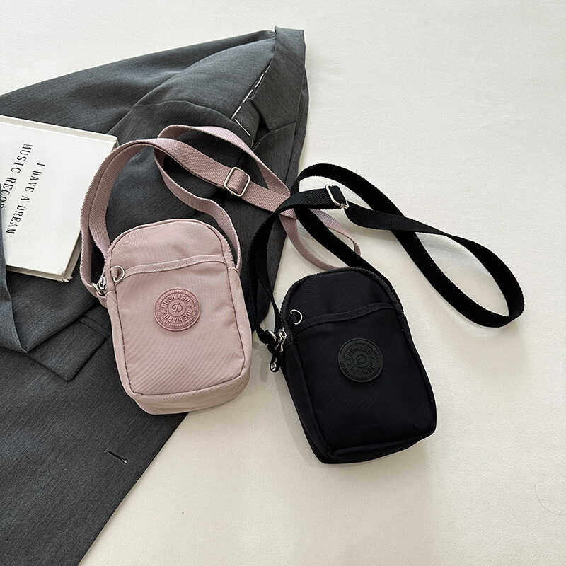 简约纯色女士迷你斜挎包挂脖可调节防水手机包时尚休闲百搭小挎包