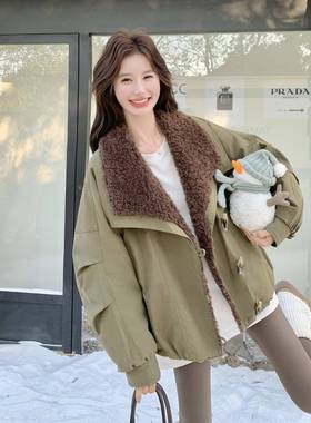 绿色款复古工装羽毛绒C159-908服女冬季新白鸭绒内胆羊羔拼接军派